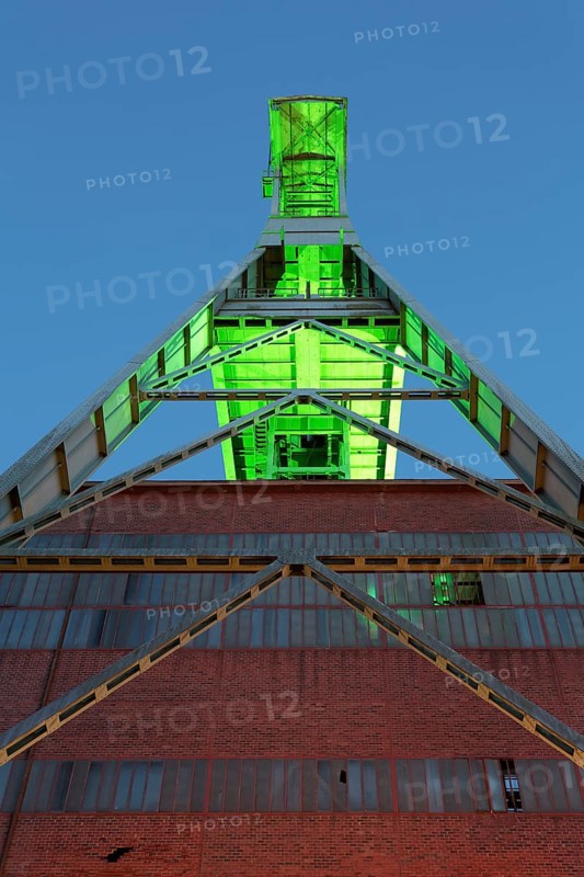 Headframe over mine shaft No. 7