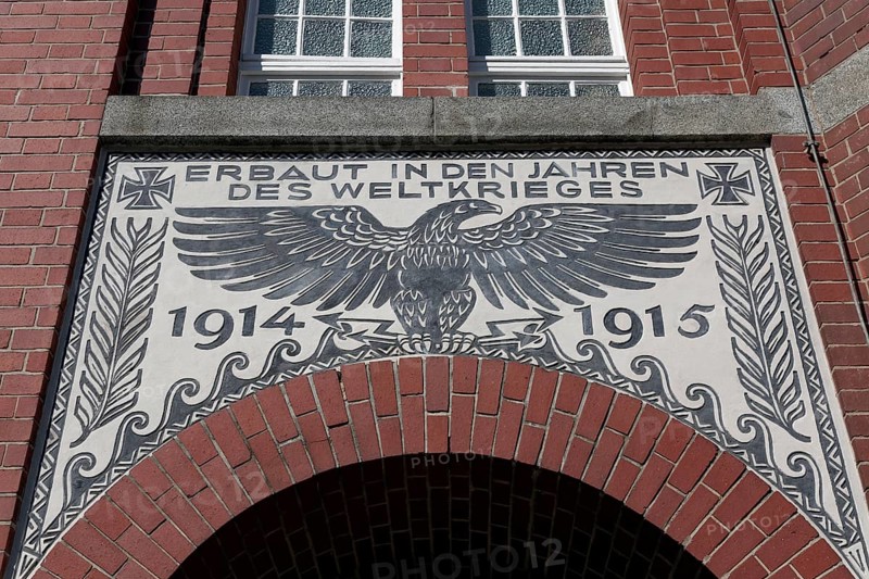 German inscription 'erbaut in den Jahren des Weltkrieges 1914-1915'