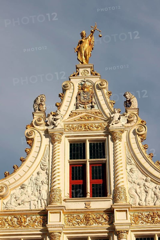 Gilded statues on the Palace of Justice or Gerechsthof