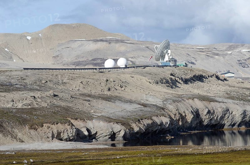 Satellite receiving station