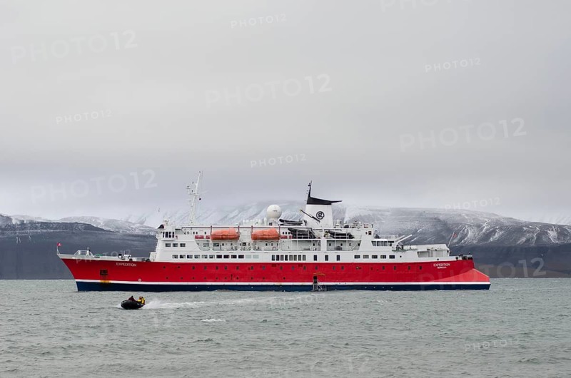 Expedition cruise ship