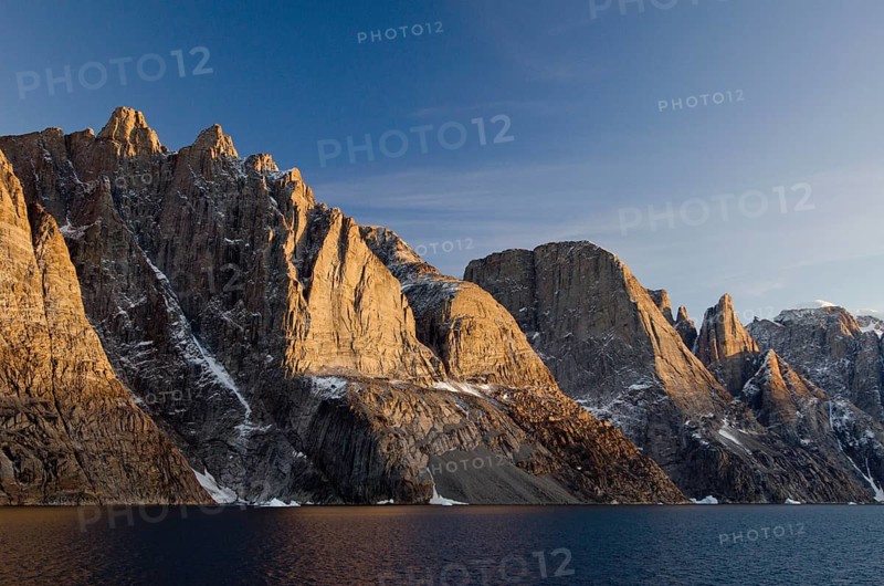 Evening light on the mountain scenery of Ofjord