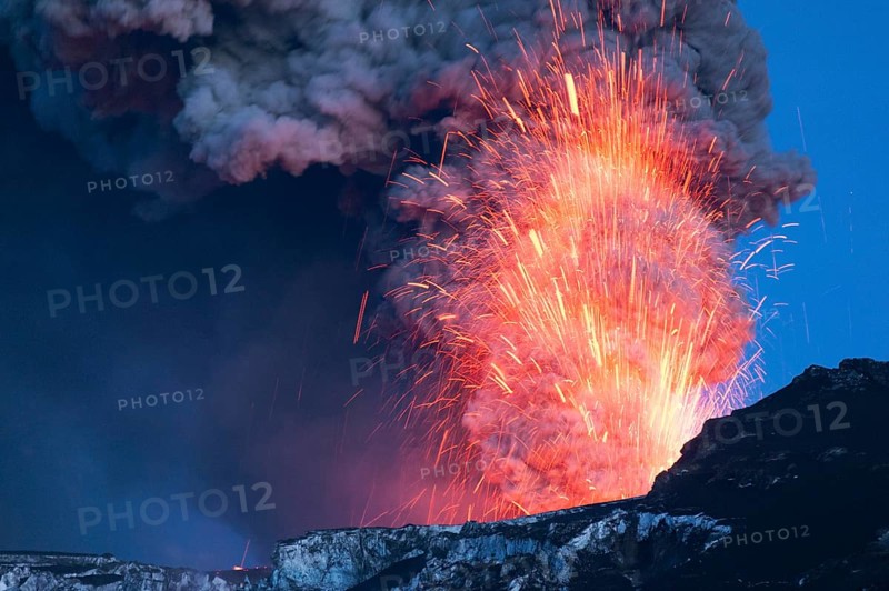 Powerful eruption of Eyjafjallajoekull volcano