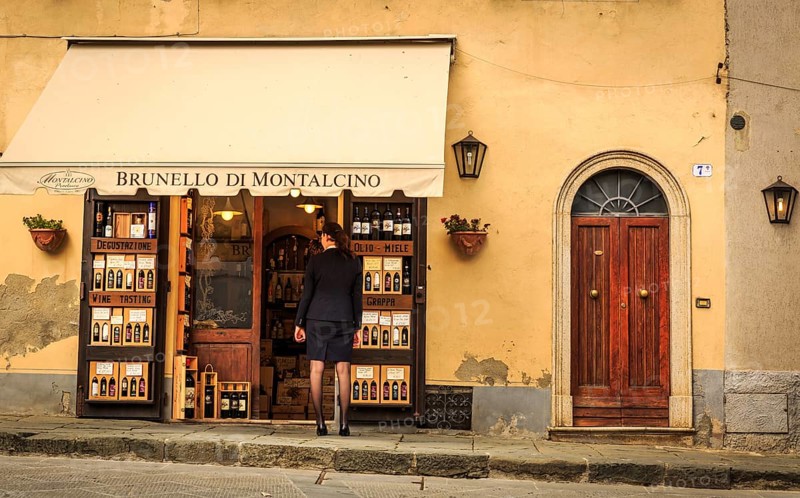 Woman looking into a Brunello di Montalcino wine shop