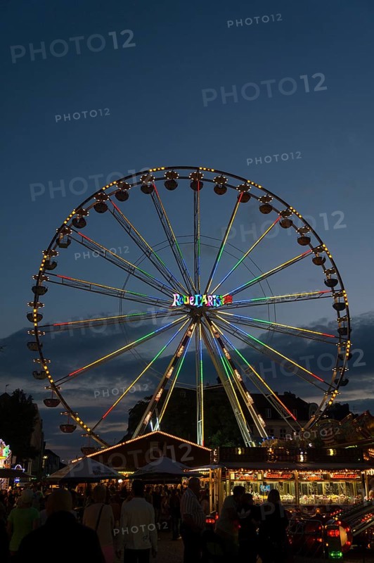 Ferris wheel at dusk