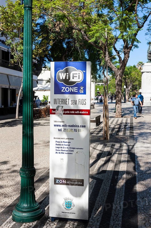 Promenade Av Arriaga with wifi zone sign