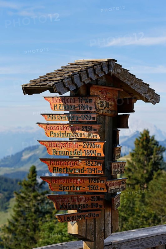 Directional signs for mountains and lakes in the area surrounding Zwoelferhorn Mountain