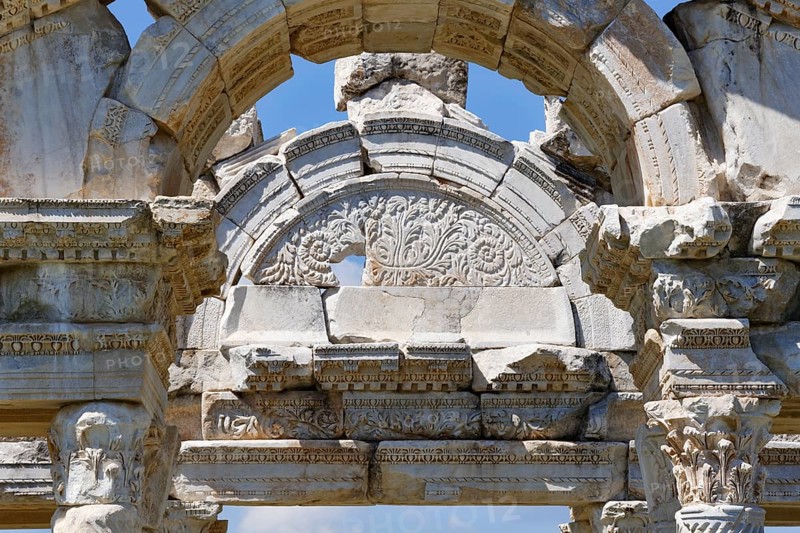 Ancient tetrapylon