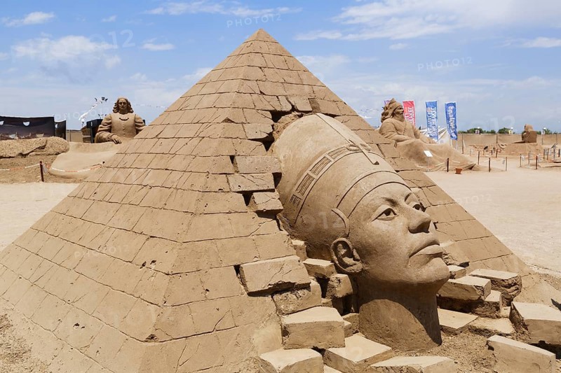 Nefertiti sand sculpture by Karlis Ile