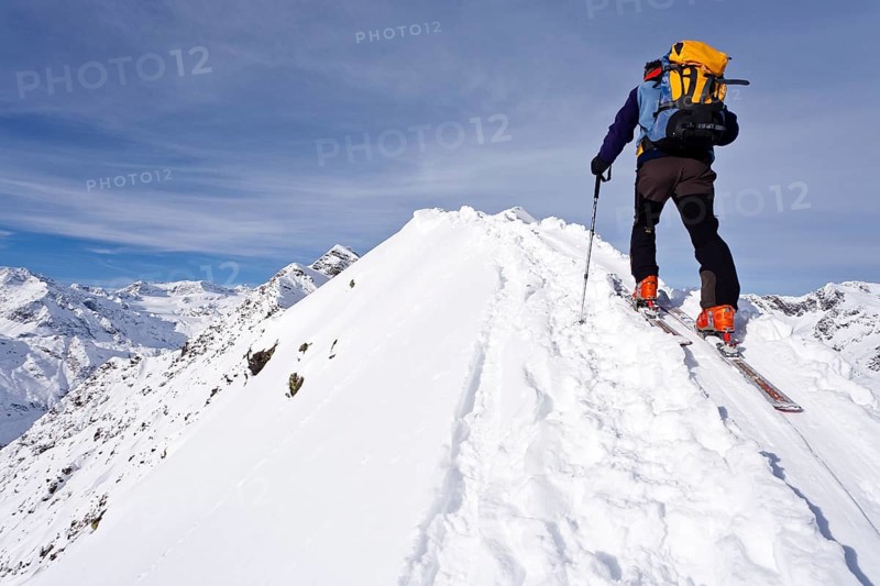 Cross country skier on the summit ridge of Ellesspitze Mountain