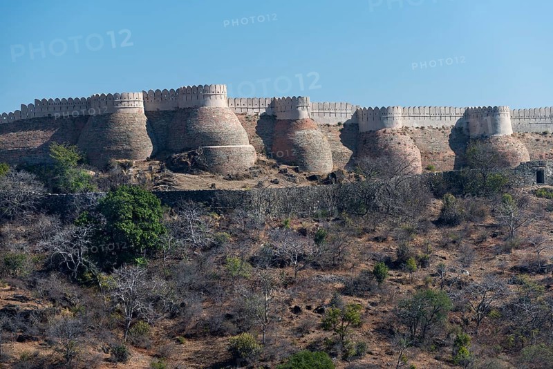 Fortified wall