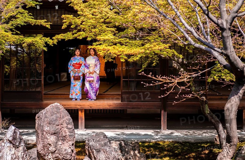 Two Japanese women dressed with kimono in the courtyard of O-shoin
