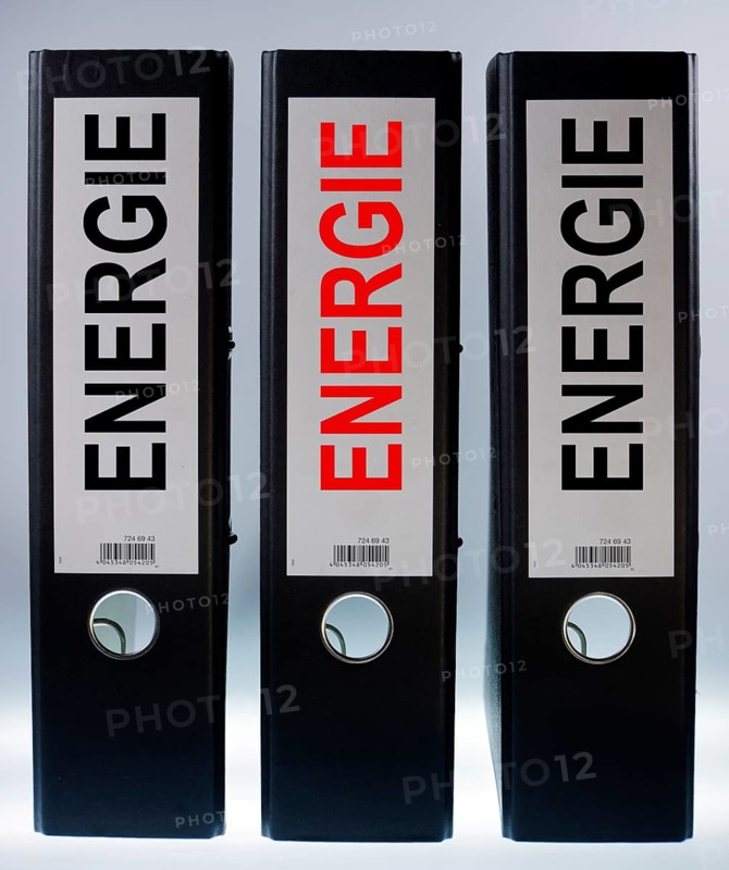 Three ring binders labeled Energie
