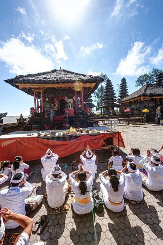 Hindu worshippers praying at Pura Ulun Danu Batur Temple