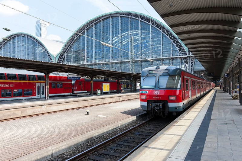 Regional train of the RMV leaving Frankfurt Central Railway Station