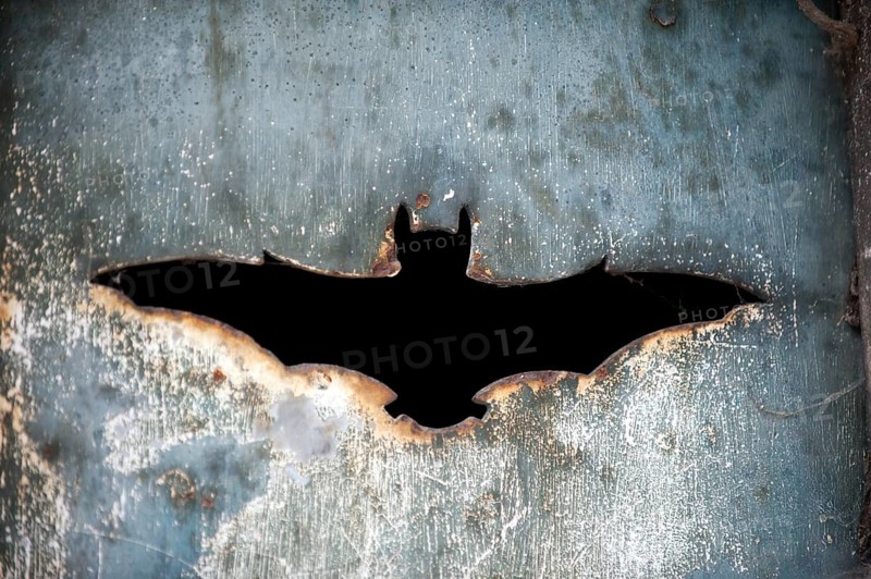 Representation of a bat on a tomb in Pere Lachaise Cemetery
