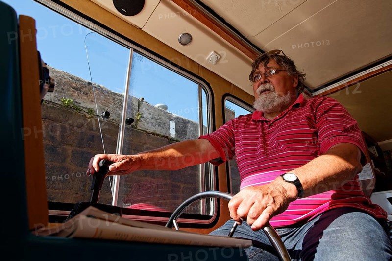 Holidaymaker at the wheel of a Penichette in the lock chamber