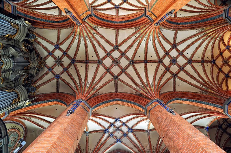 Vaulted ceiling with columns