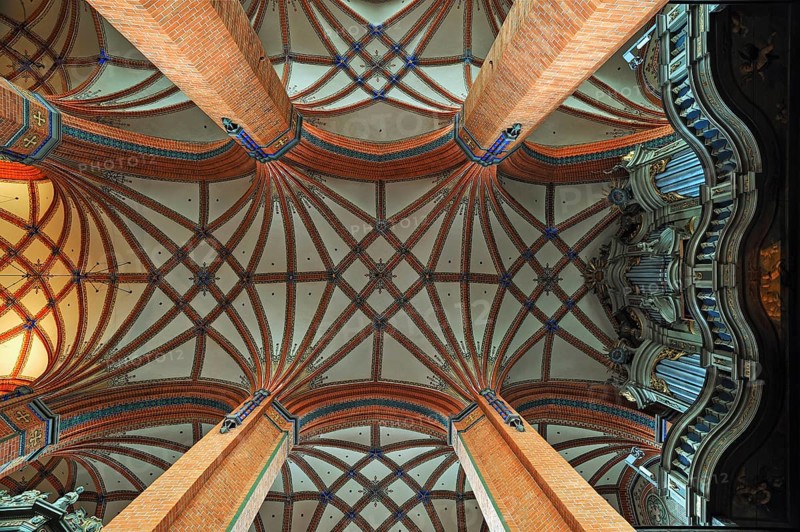 Vaulted ceiling with columns