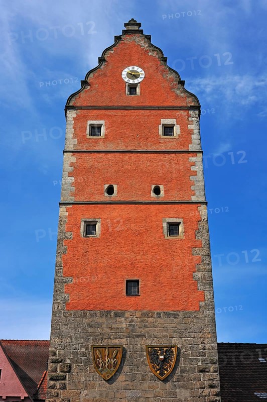 Upper part of the Woernitz Gate with the city and the national coat of arms