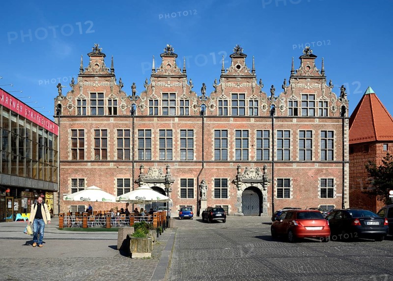 Facade of the Great Armory in Coal Market square