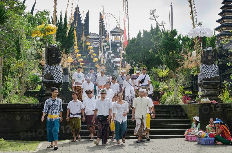 Pilgrims at the decorated Besakih Temple and pilgrimage shrine at the foot of Mount Agung