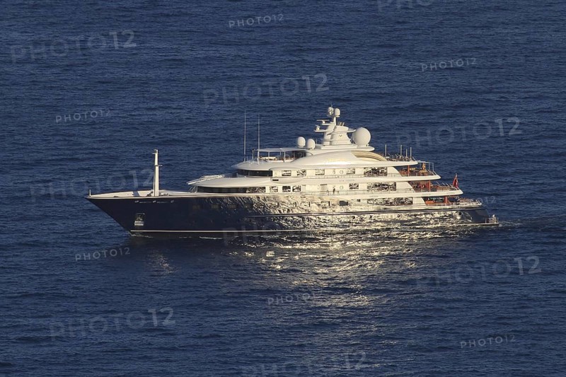 Motor yacht 'Cakewalk'