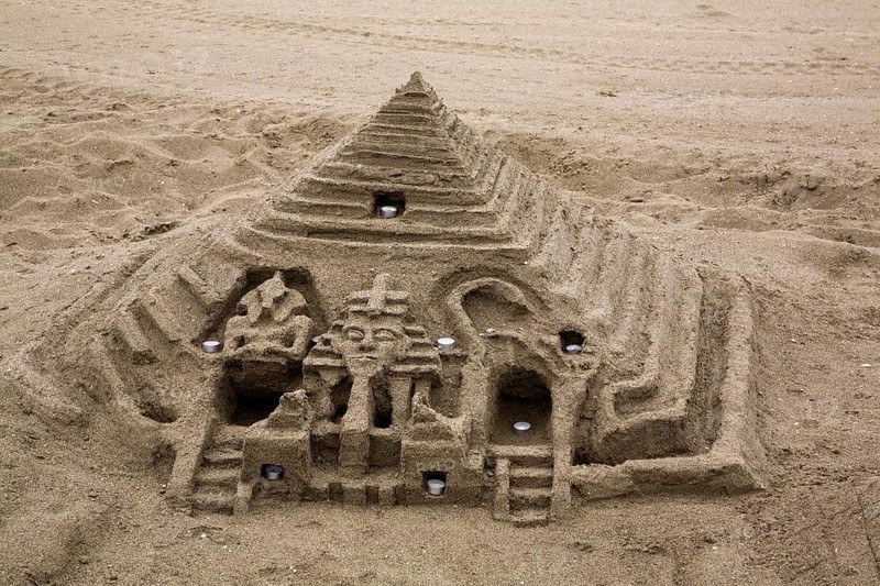 Egyptian pyramid