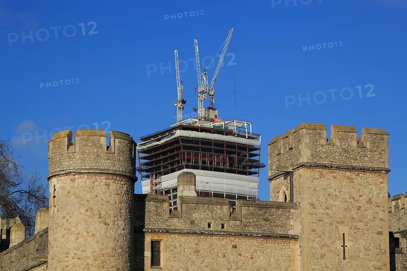 The Tower of London in front of the high-rise construction site of 20 Fenchurch Street