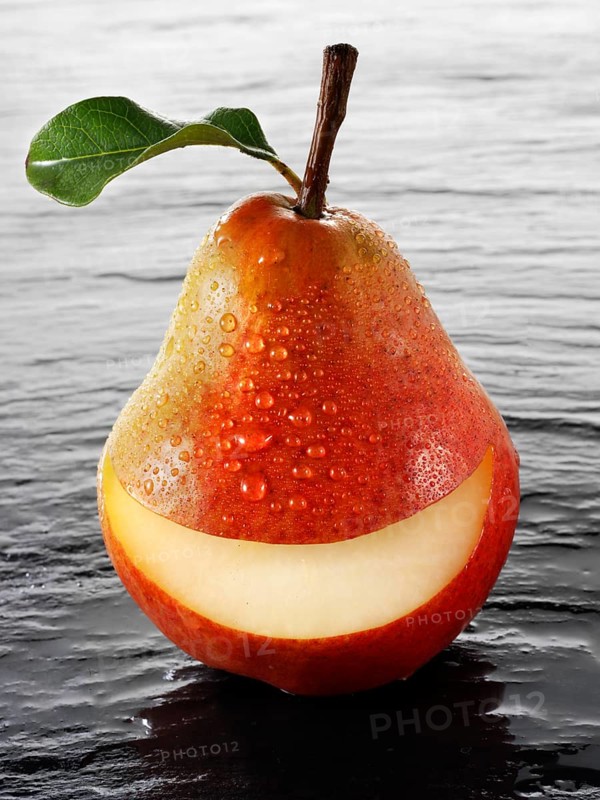 A whole Red-Williams pear