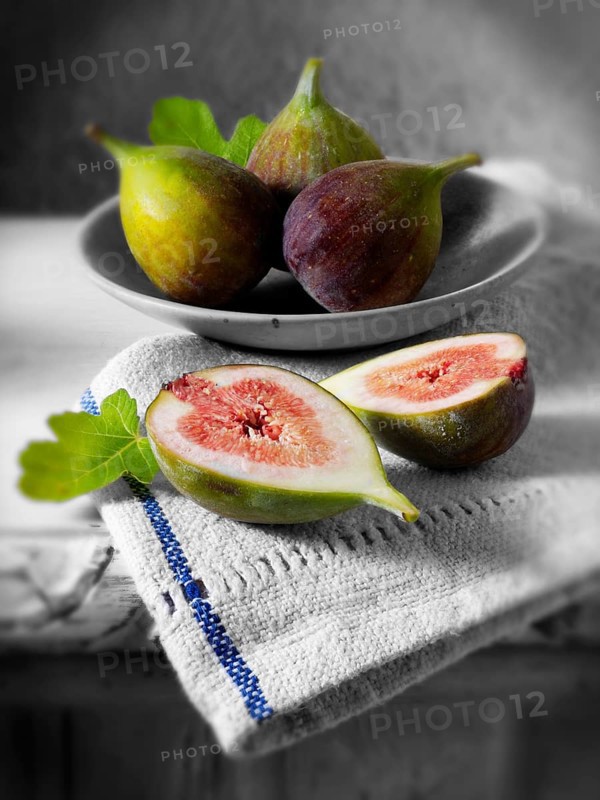 Fresh whole and cut figs