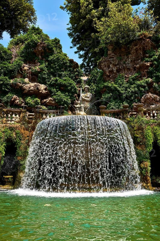 Waterfall of The Oval fountain