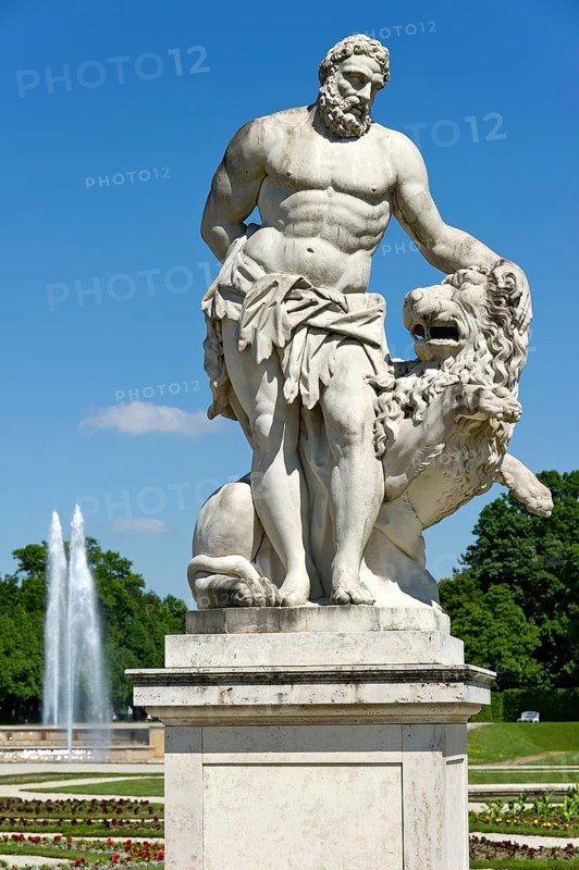 Statue of Hercules by Giuseppe Volpini