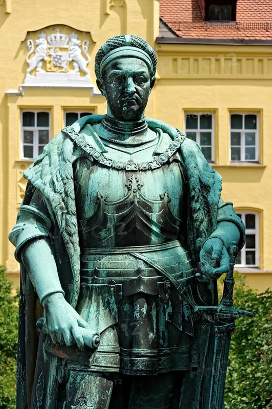 Bronze statue of Ludwig the Rich