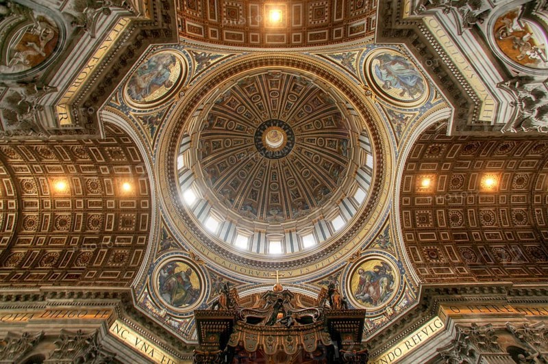 Crossing or intersection in the dome area of St. Peter's Basilica