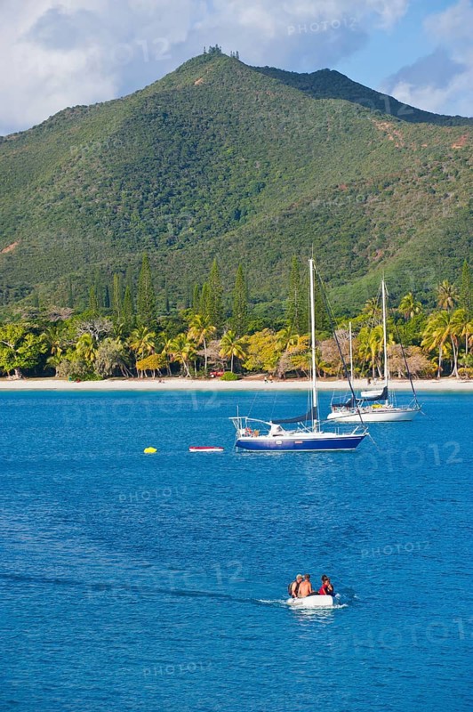 Sailing boats in the Bay de Kuto