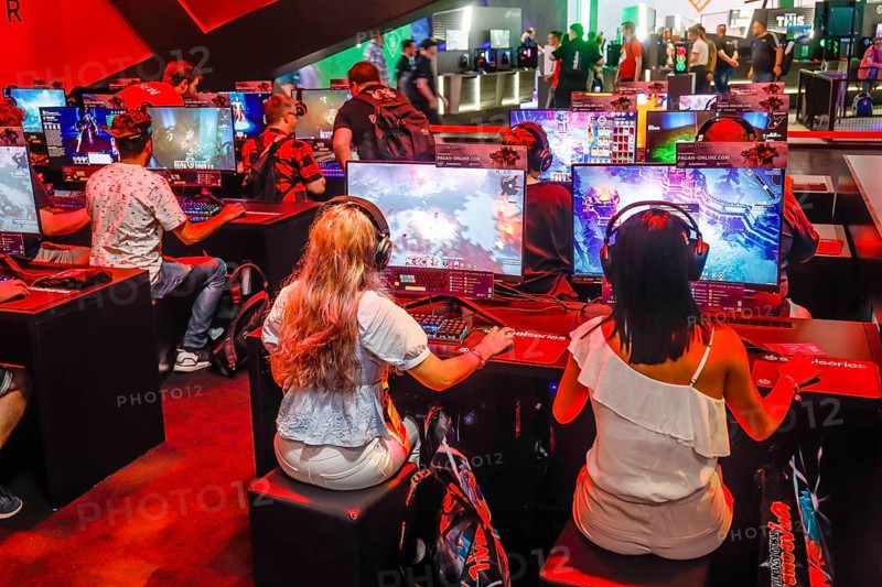Young visitors at the pagan-online computer game in front of screens
