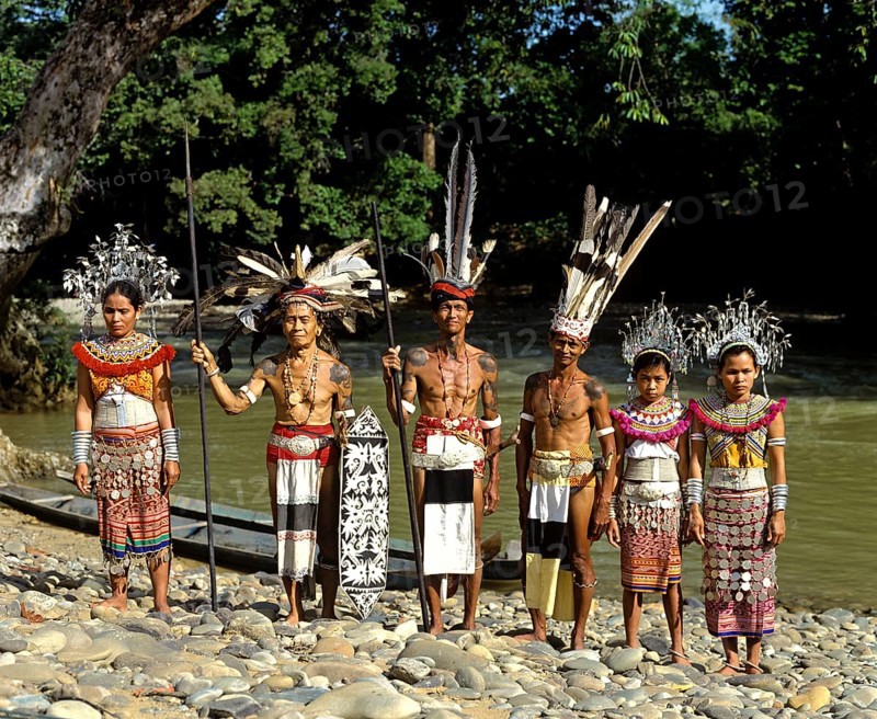 Head hunters of the ethnic group of the Iban people