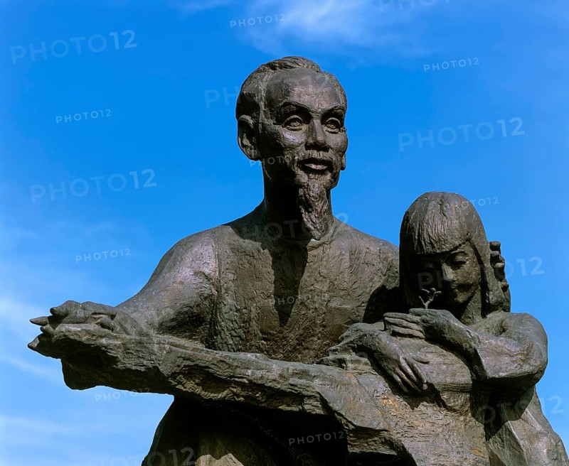 Statue of Ho Chi Minh or 'Uncle Ho' with a child
