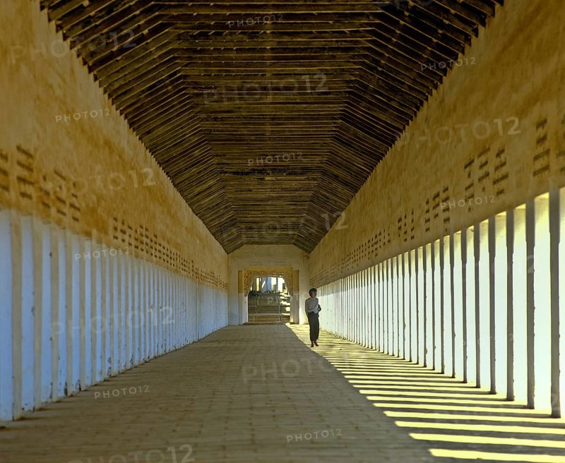 Entrance to Shwezigon Pagoda