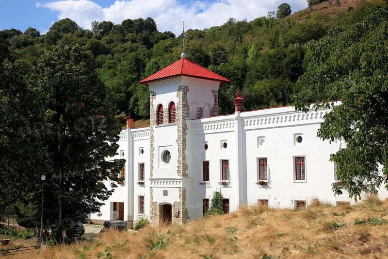 Arnota Monastery
