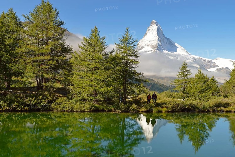 Hiker standing at Lake Grindjisee