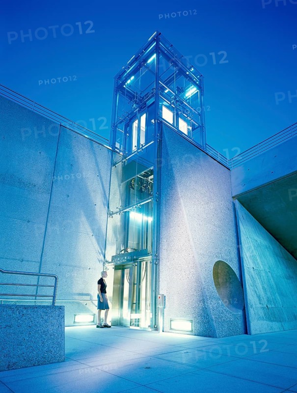 Modern glass lift