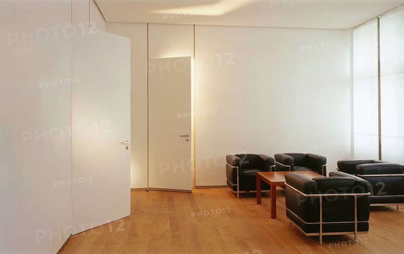 Anteroom with a sitting area