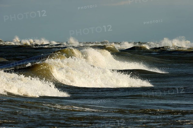 Breaking waves on Lake Erie