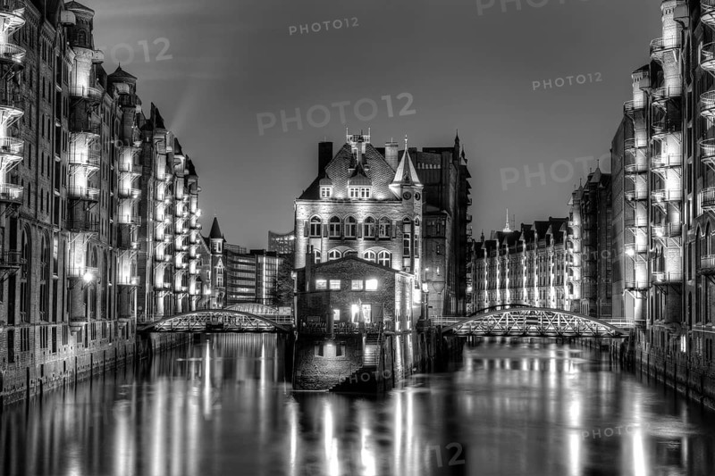 Wasserschloesschen water castle at night
