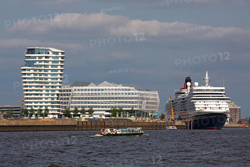 Cruise ship Queen Elizabeth in the Port of Hamburg