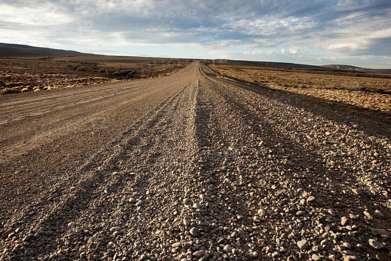 Gravel road to the Cueva de las Manos