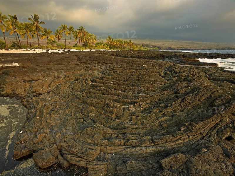 Cold lava on the coast of Pu'uhonua o Honaunau
