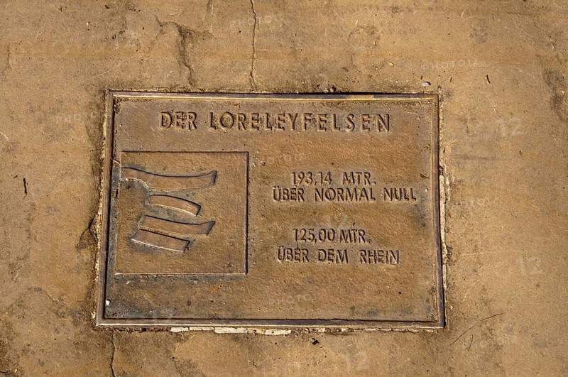 Metal plaque